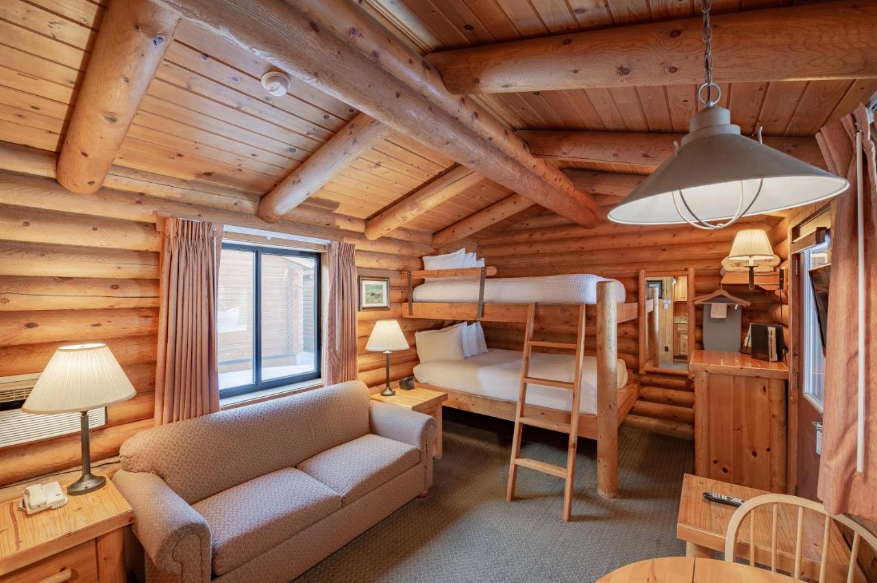 Cowboy Village Lodge *