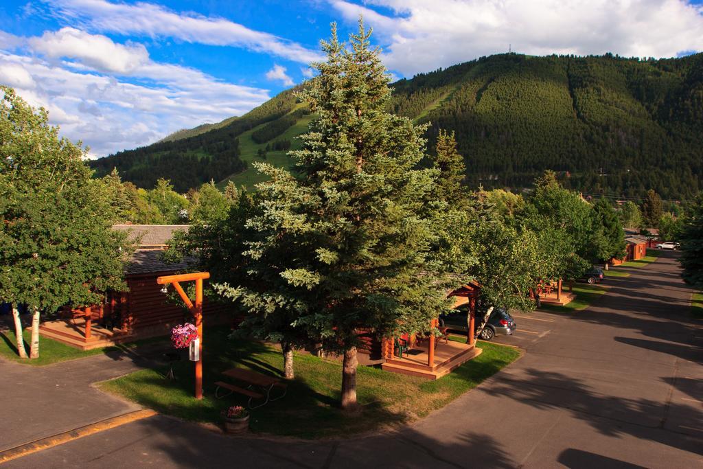 Cowboy Village Lodge *